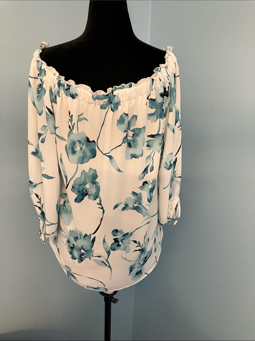 Off-Shoulder Floral Blouse in Teal and White - Picture 3 of 5